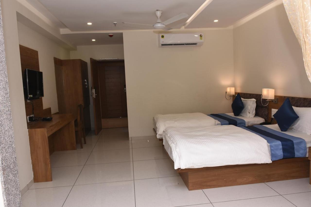 Hotel Golden Palace & Rooms Hālol Zewnętrze zdjęcie